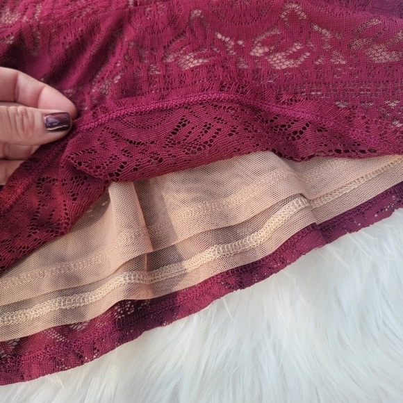 BCBG Avalaon Lace Top XS - Picture 3 of 9